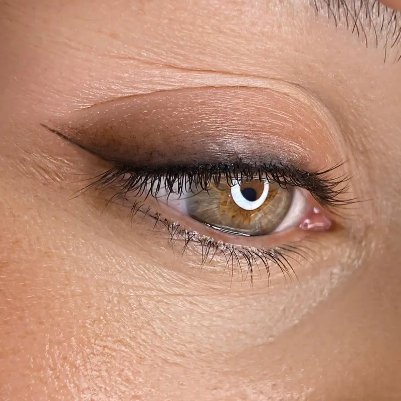 Cejas de forma suave