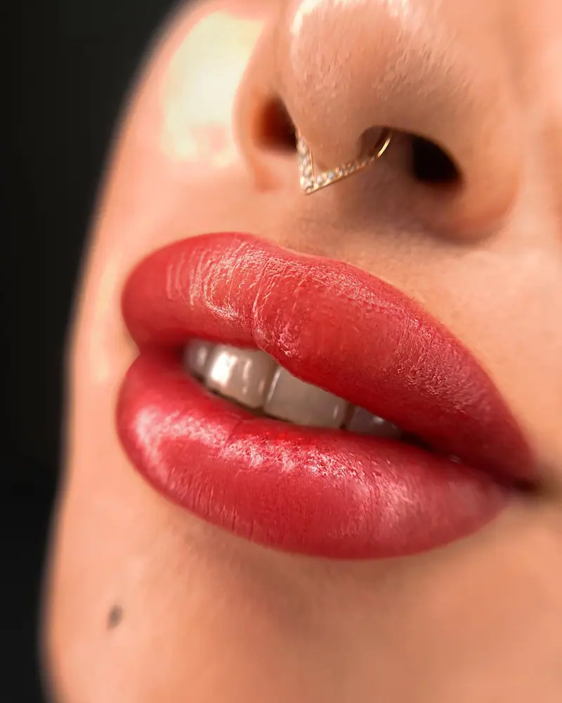 Labios con micropigmentación