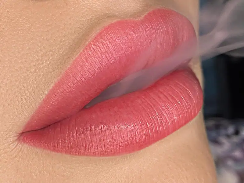 Labios con micropigmentación