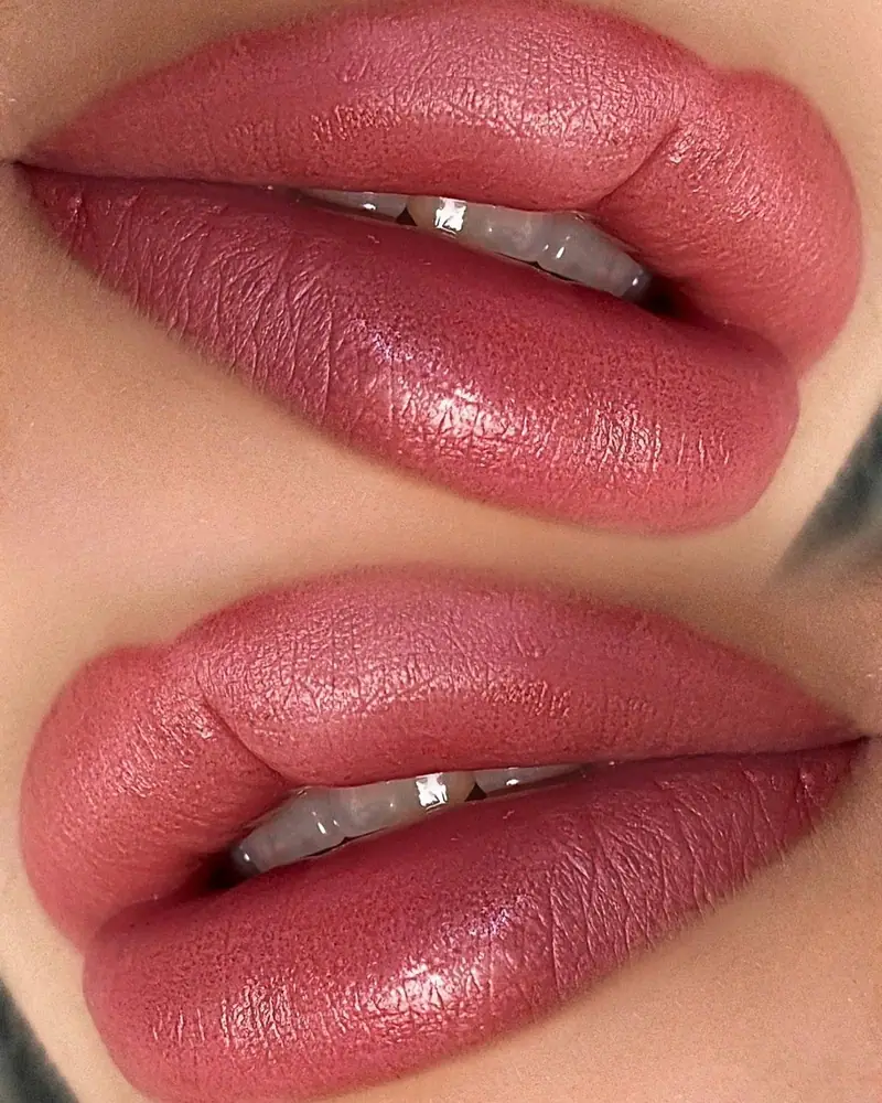 Labios con micropigmentación