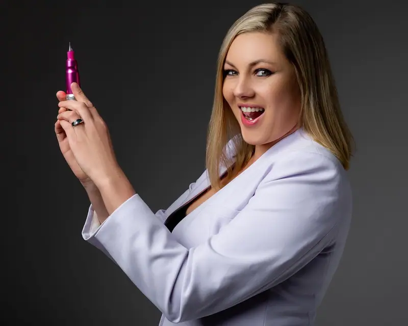 Svetlana con el dermógrafo